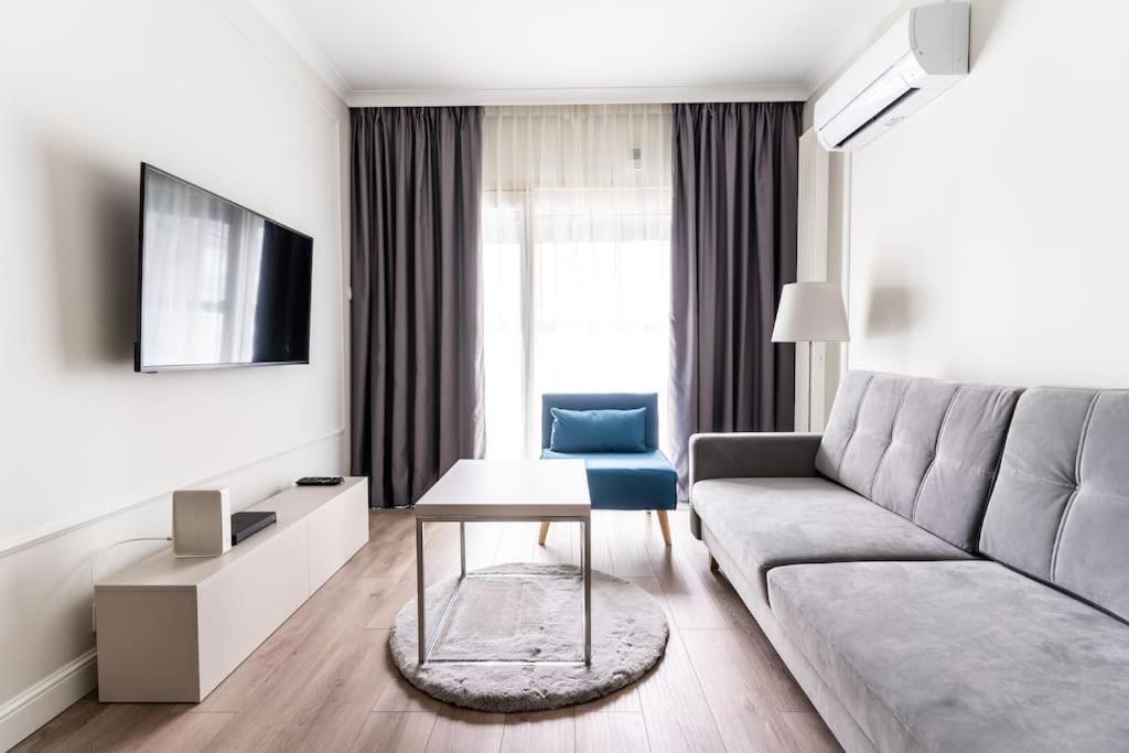 Apartment Chic & Luxury By Mennica Warsaw